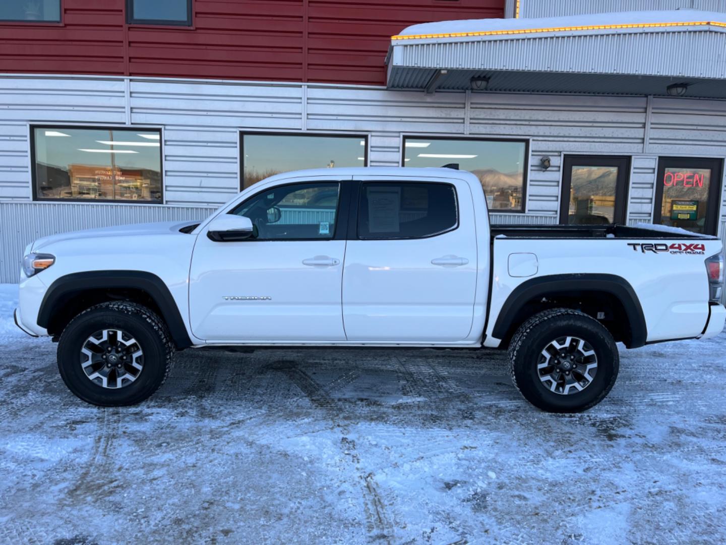 2022 WHITE /charcoal cloth TOYOTA TACOMA SR V6 (3TMCZ5AN6NM) with an 3.5L engine, Automatic transmission, located at 1960 Industrial Drive, Wasilla, 99654, (907) 274-2277, 61.573475, -149.400146 - Photo#1